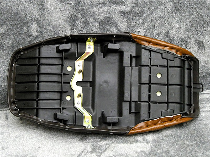 楽天市場】ZRX400 鋲打ち 茶ツートン タックロールシート /リベット