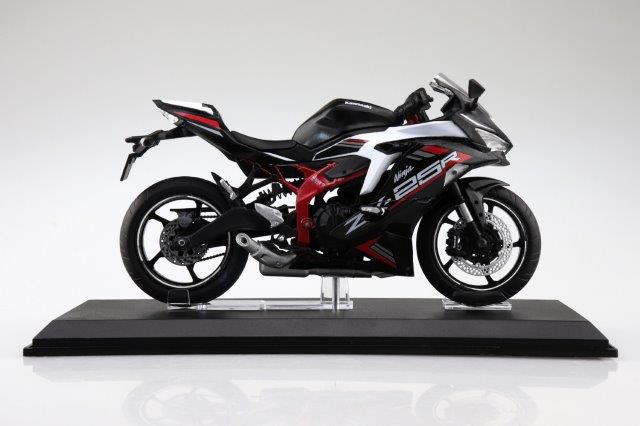 楽天市場】KAWASAKI Ninja ZX-25R メタリックスパークブラック×パール