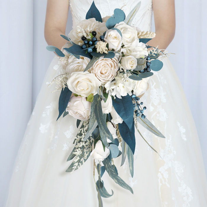 楽天市場】白バラ キャスケードブーケ 単体 ブルーグリーン