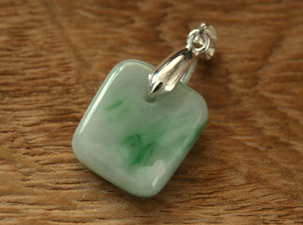 楽天市場】□龍香堂□☆【鑑別書付】天然ジェダイト（ひすい）大勾玉