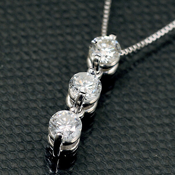 楽天市場】3つの輝く物語を贈る。ダイヤモンド トリロジー ネックレス