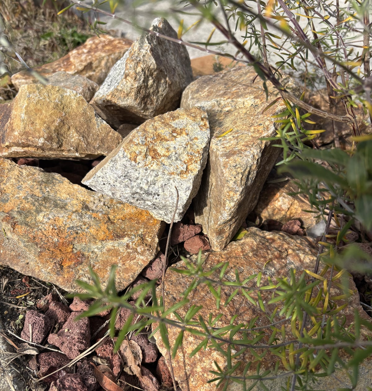 楽天市場】割栗石 庭石 茶色 ブラウン ブラウンロック 100kg 大量