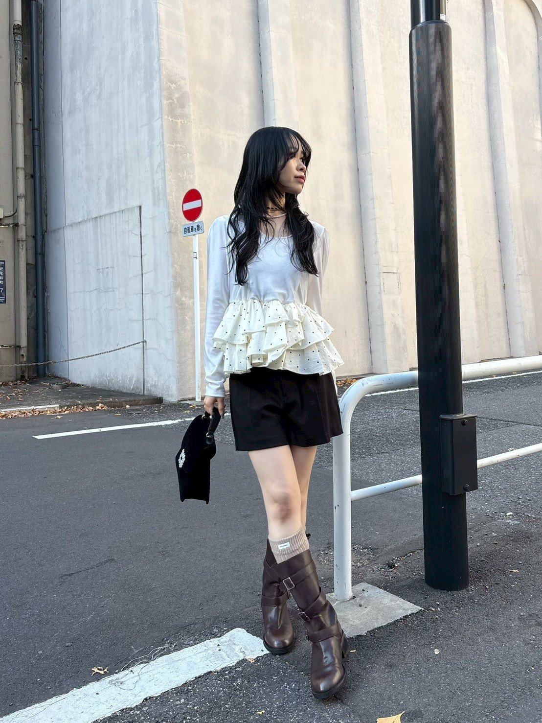 LILY BROWN｜ベロアペプラムフリルトップス | Rakuten Fashion(楽天