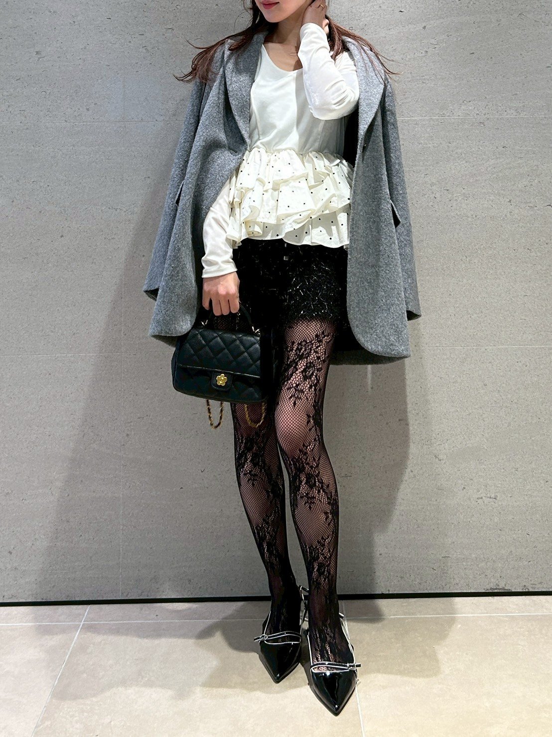 LILY BROWN｜ベロアペプラムフリルトップス | Rakuten Fashion(楽天