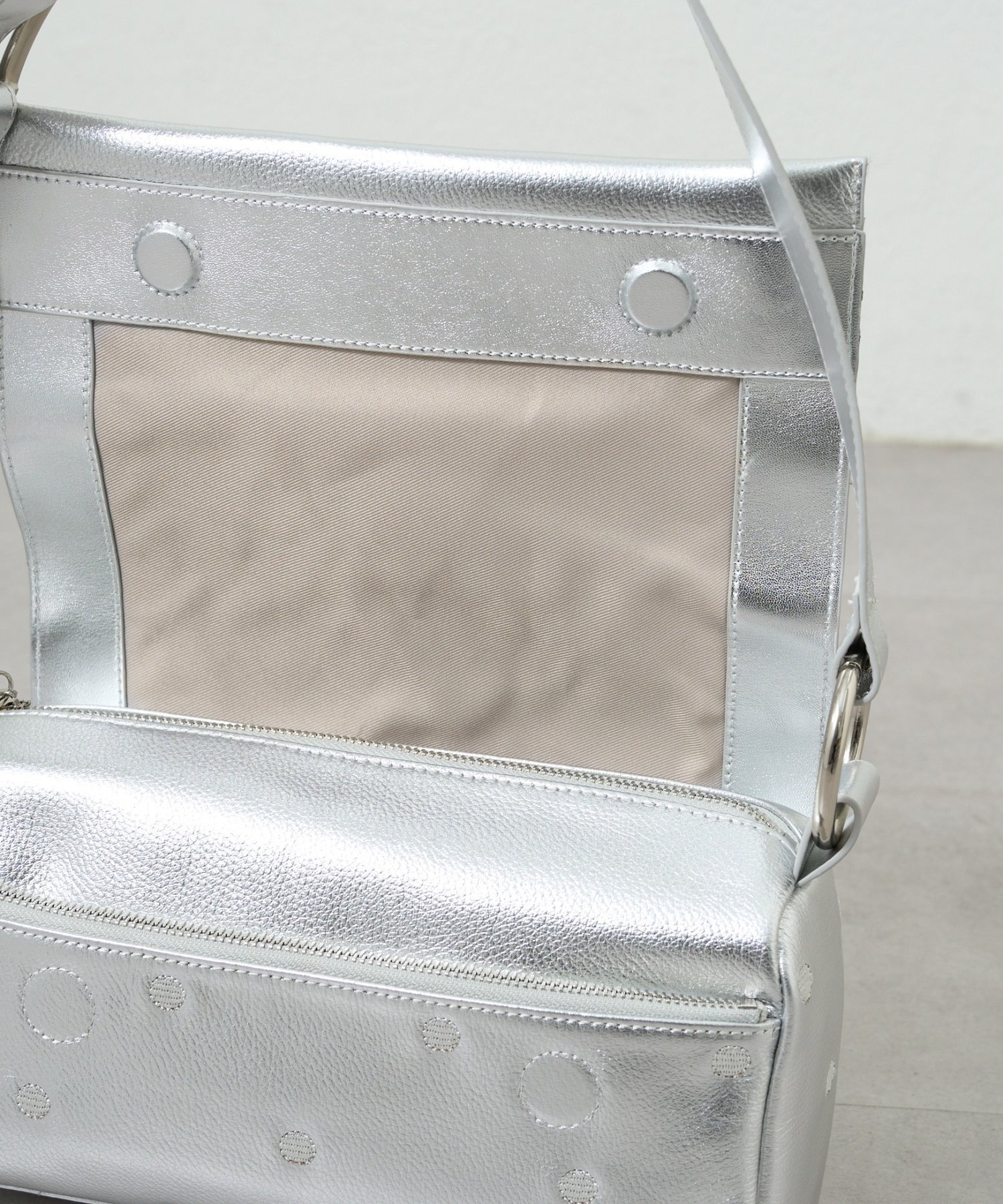 BEARDSLEY｜《本革》ドットボディバッグ | Rakuten Fashion(楽天