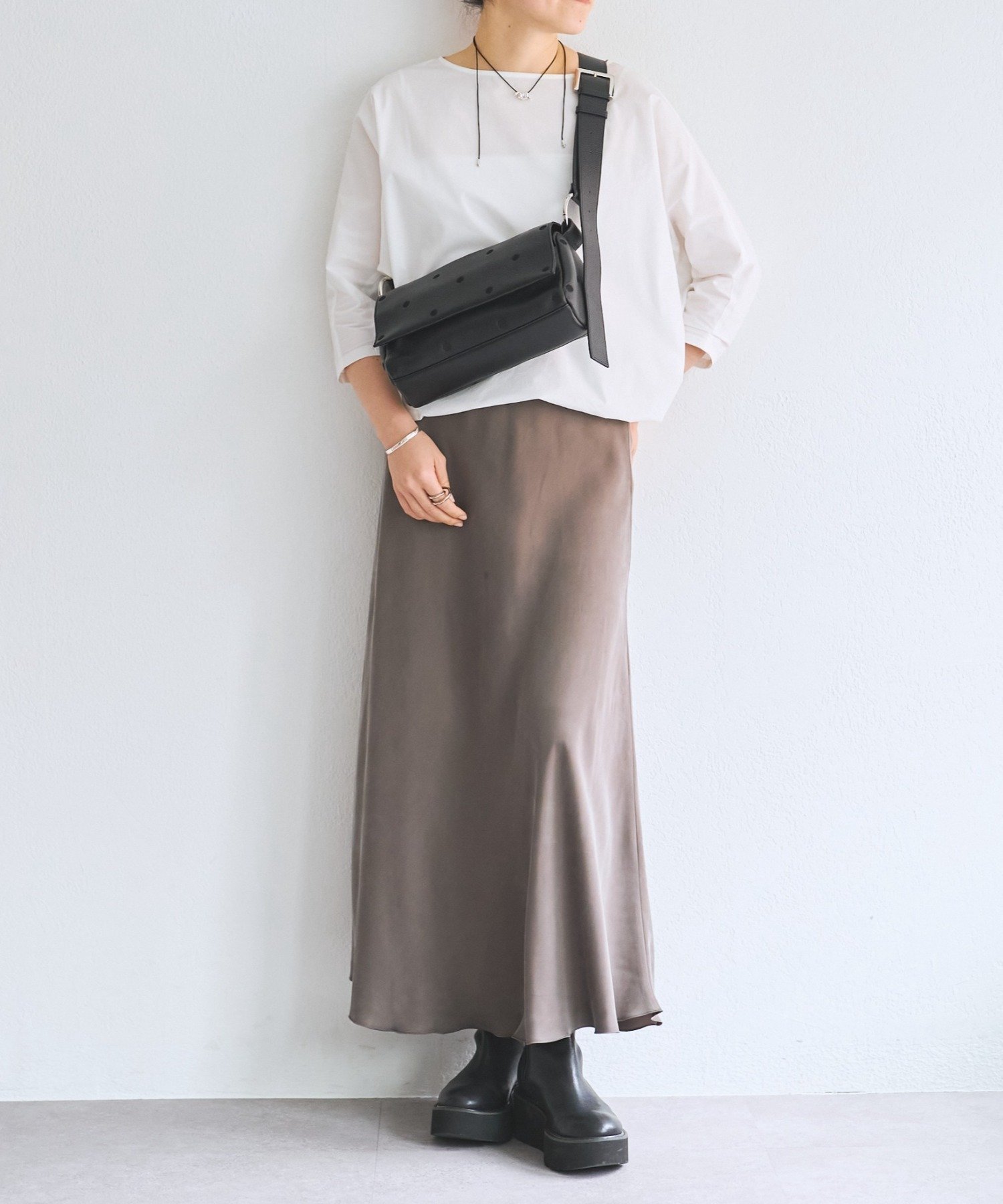 BEARDSLEY｜《本革》ドットボディバッグ | Rakuten Fashion(楽天