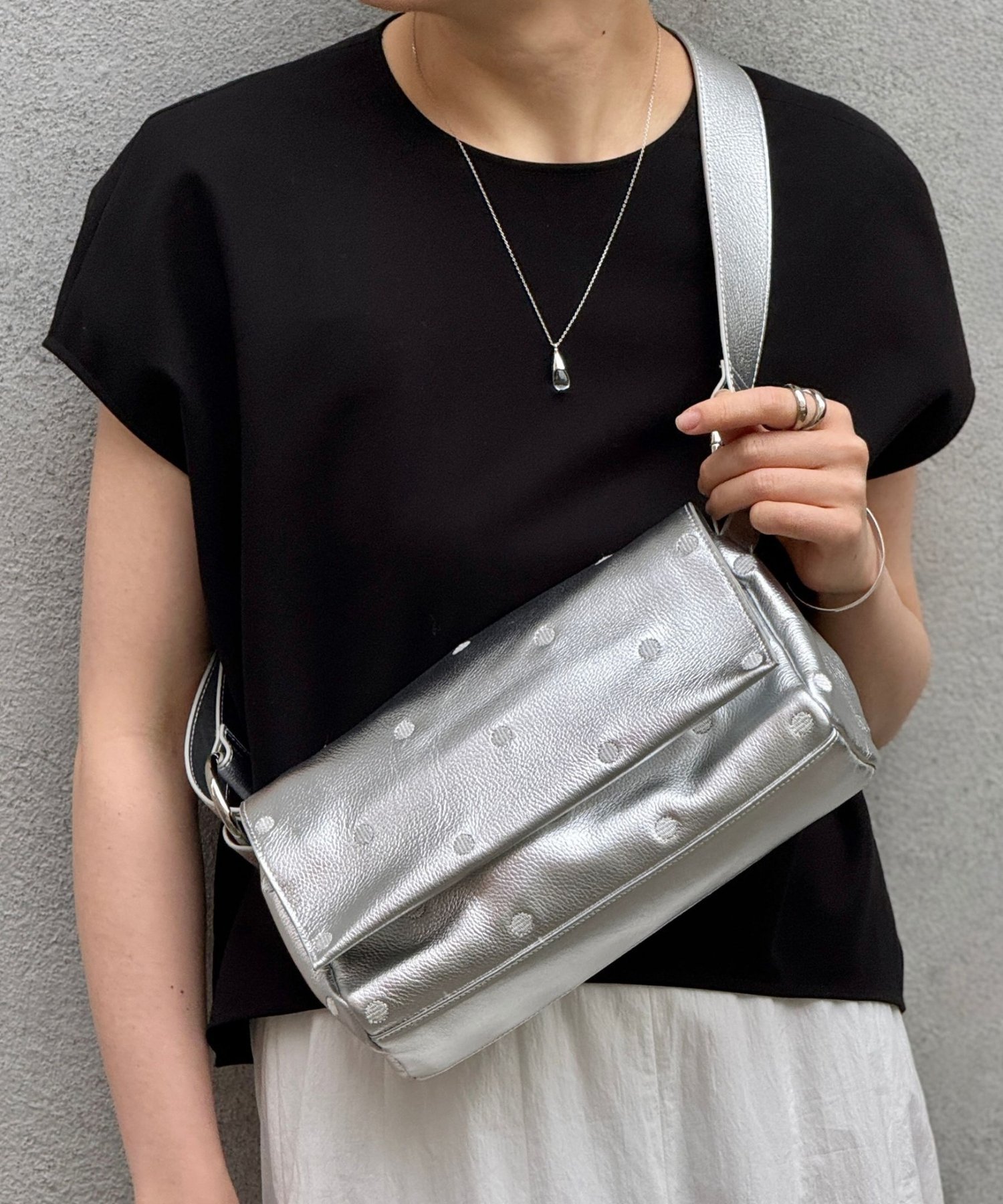 BEARDSLEY｜《本革》ドットボディバッグ | Rakuten Fashion(楽天