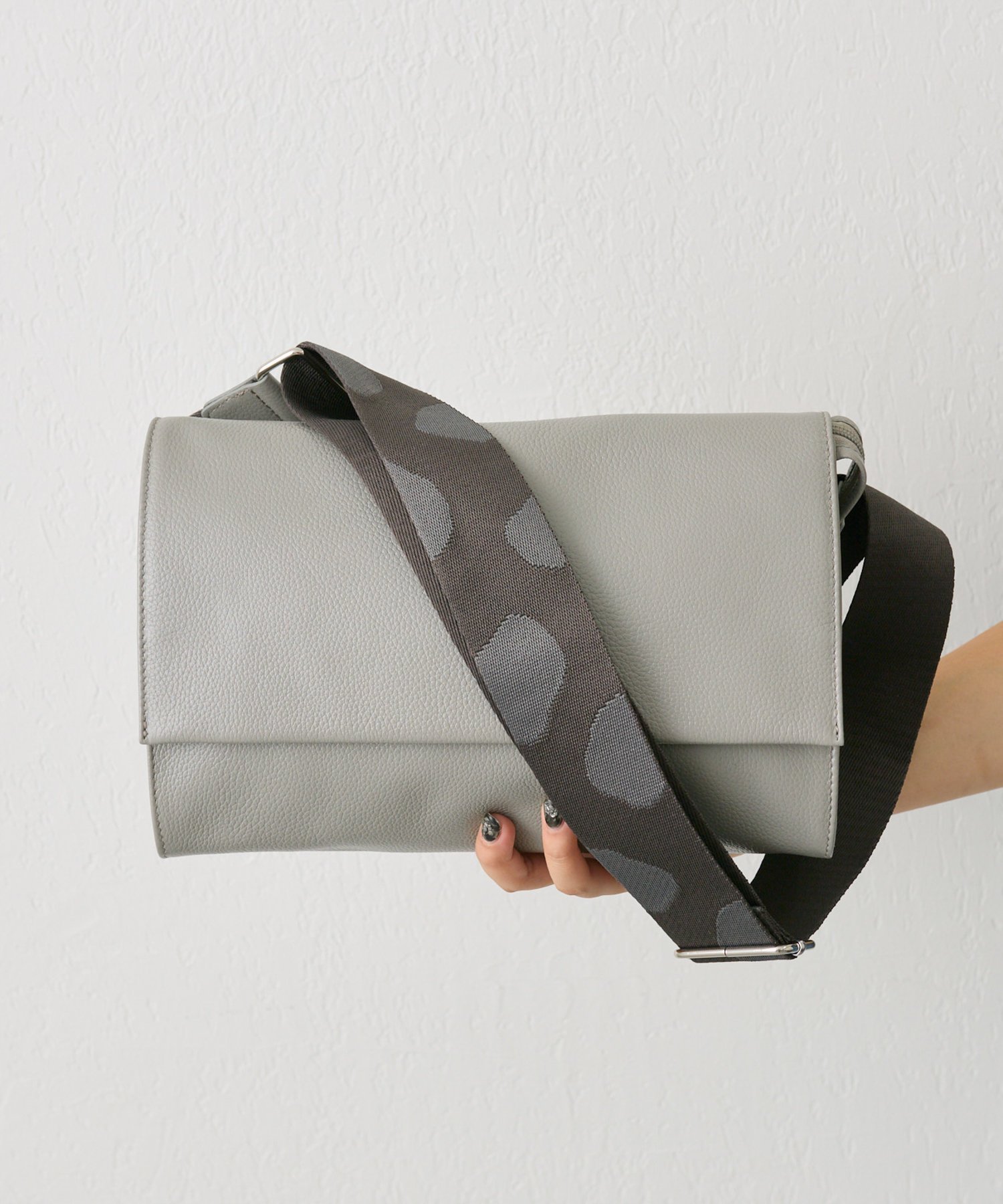 ear PAPILLONNER｜《本革/軽量470g/ボディバッグ》柄ワイドテープ