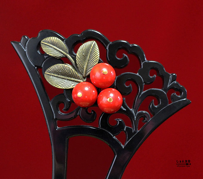 楽天市場】気品の南天 大粒赤珊瑚（染め）*大振り透かし扇 かんざし