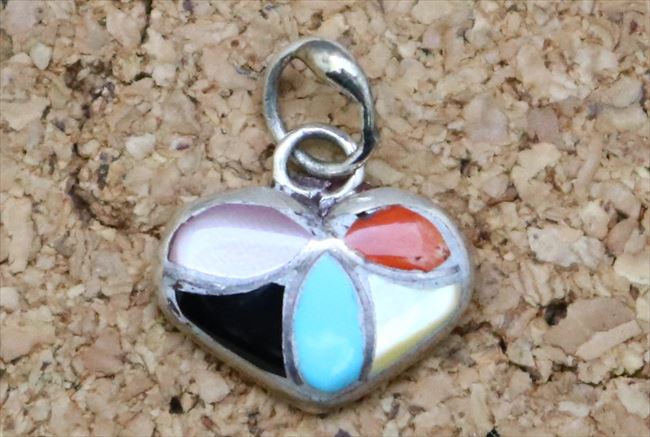 楽天市場】インディアンジュエリー ズニ族 カラフル ハート インレイ