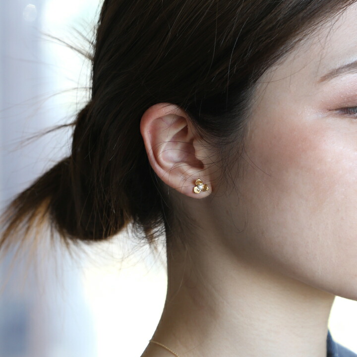 楽天市場】【Trillium / Pierce】 K10/K18/Pt900 花 モチーフ 一粒