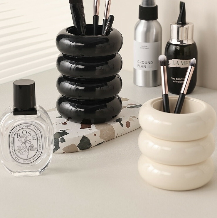 楽天市場】ペン立て ブラシスタンド ドーナツ チューブ 四段 ブラシ