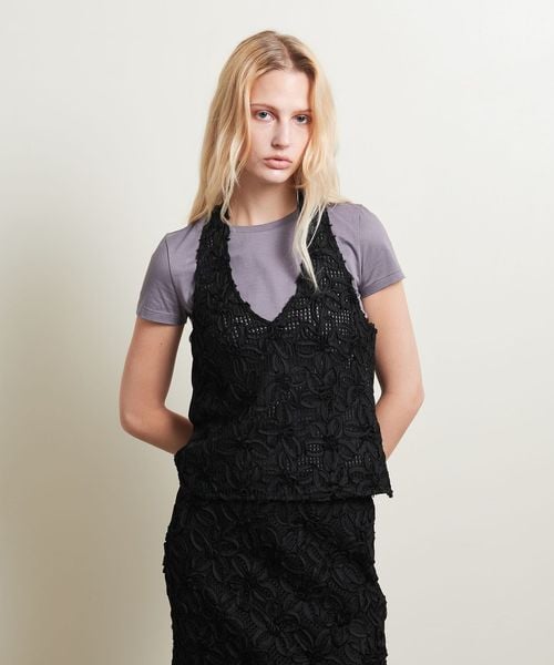 ATTISESSION＞フラワーモチーフ サテン ホルターネックトップス