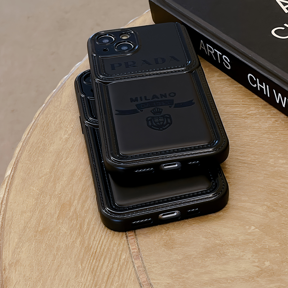プラダ iPhone15ケース ブラック iPhone15 Pro Maxケース Prada 芸能人