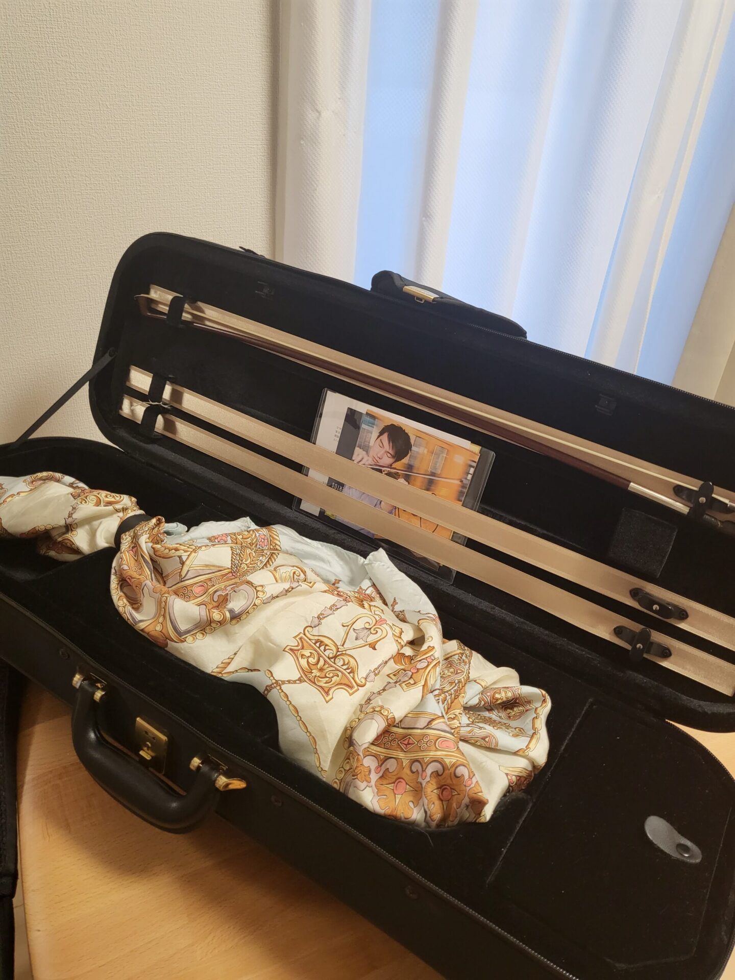 弓の持ち方の強い味方｜弓につけて補助する器具 - エリーゼ先生の