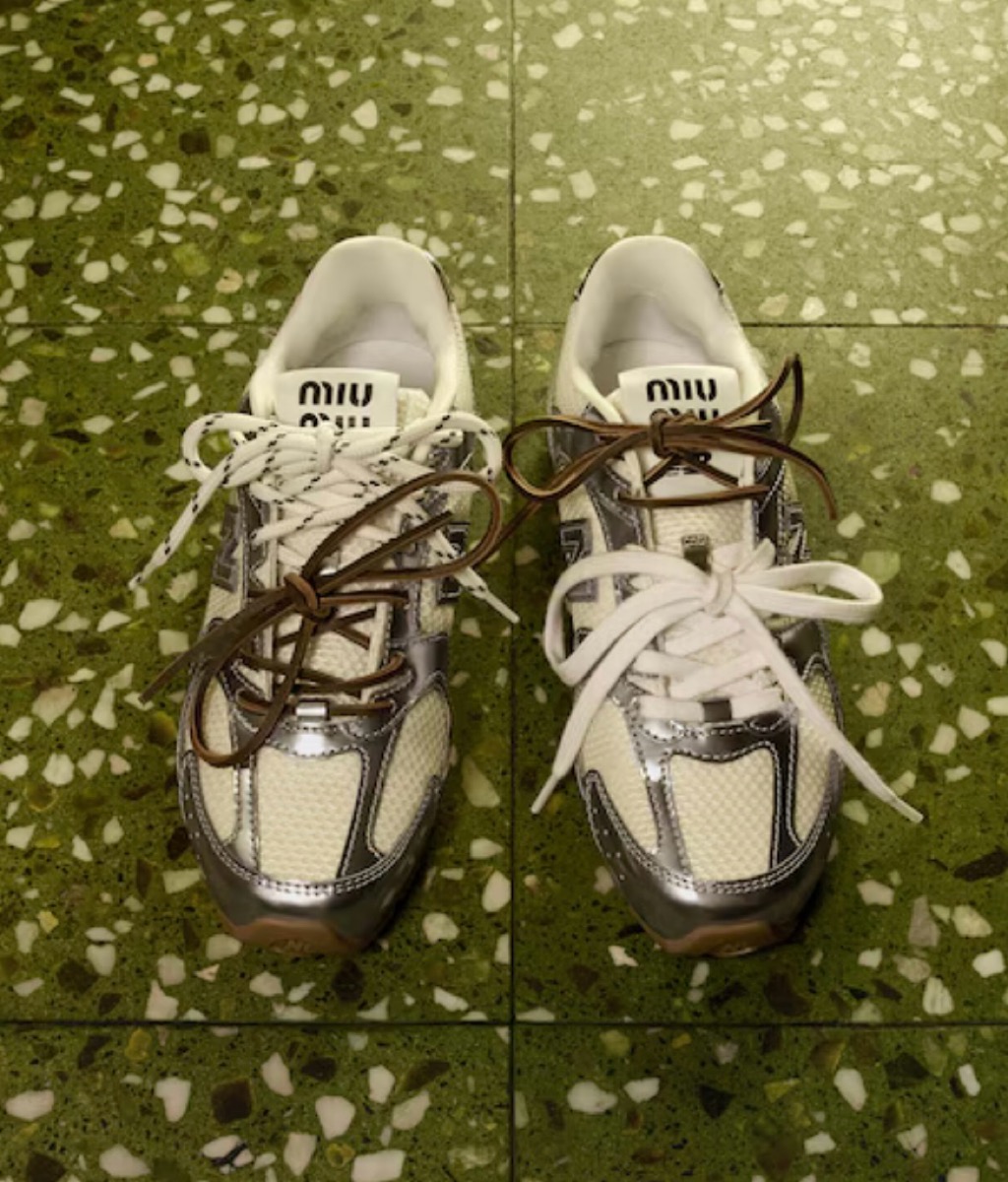 MIU MIU x New Balance 『530 SL』メタリックシルバーの新作が順次発売