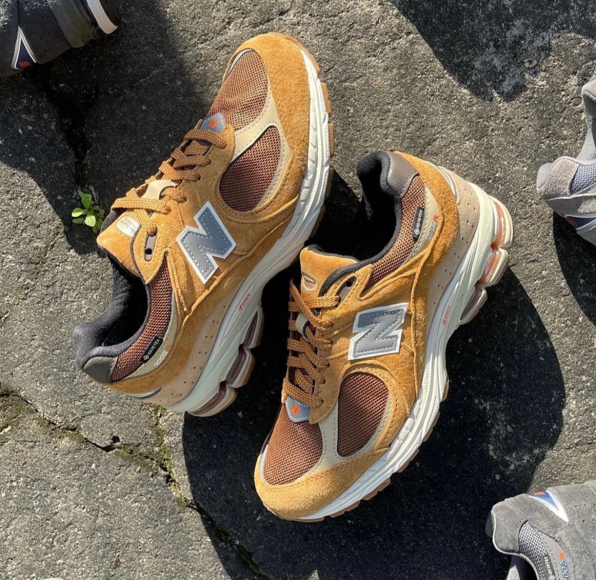 New BalanceからGORE-TEX採用の新色『2002R “Tobacco”』が国内6月16日