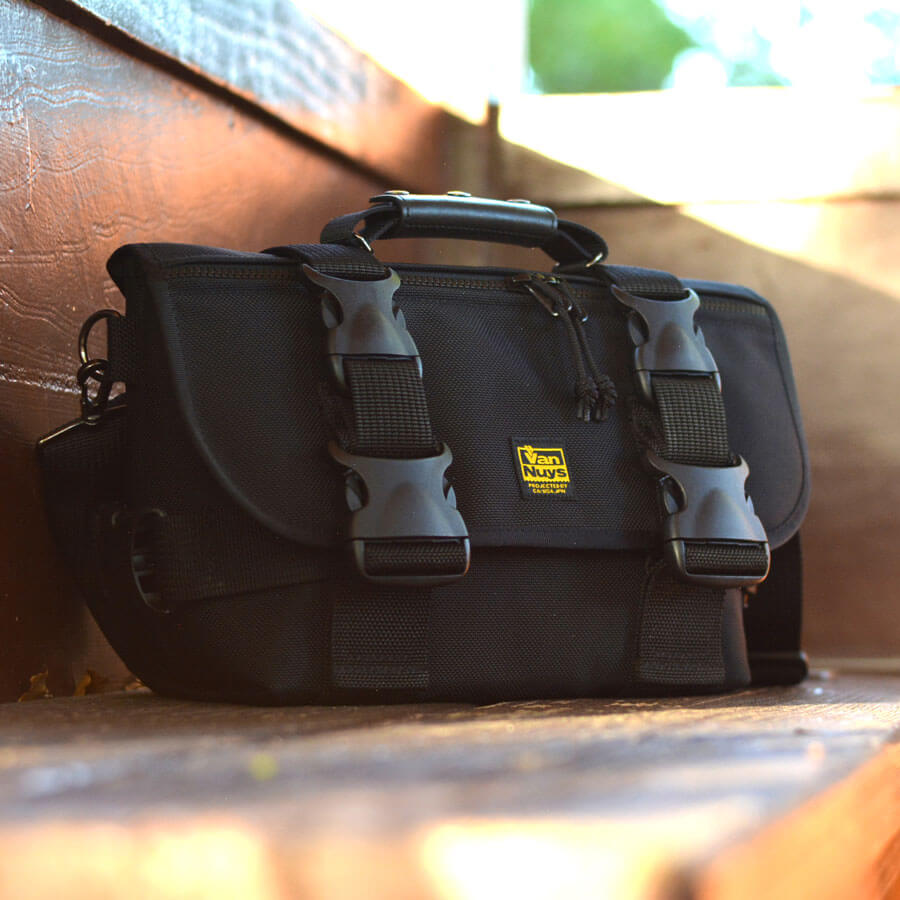 D924：ちょっとミリタリーなメッセンジャーバッグ | バンナイズ | 鞄は