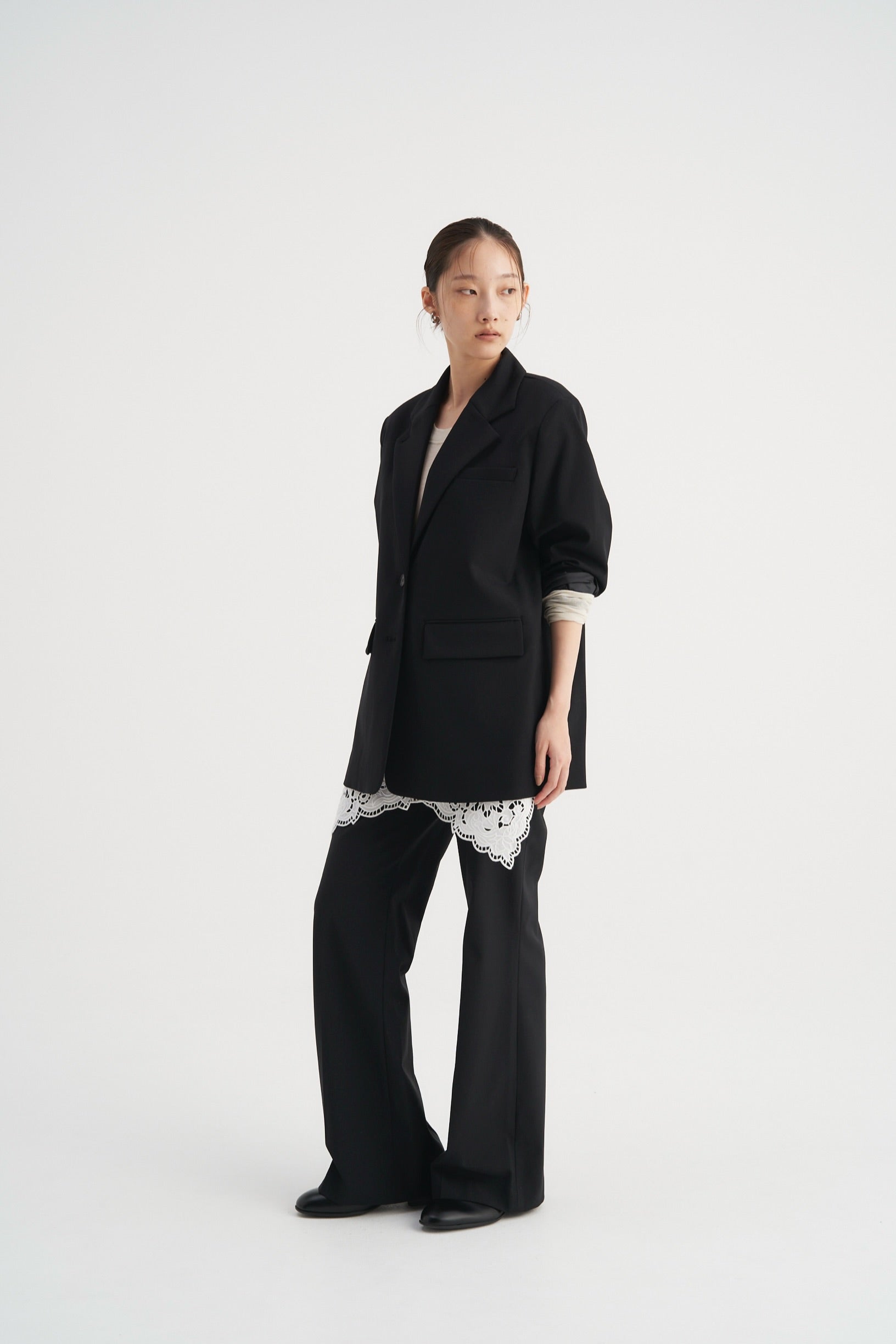 Scallop embroidery scarf – Venica