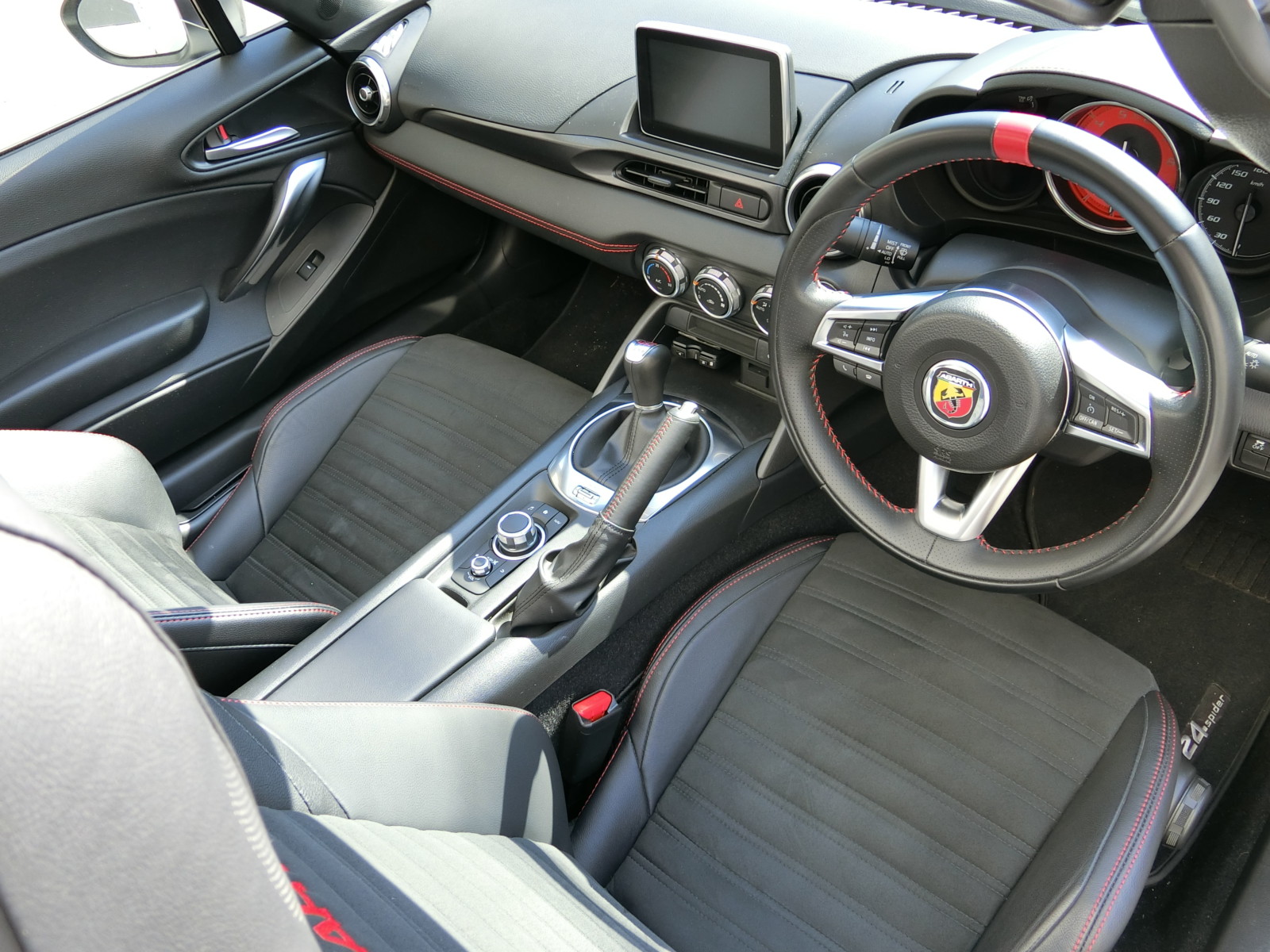 アバルト 124 スパイダー。 | the vehicles