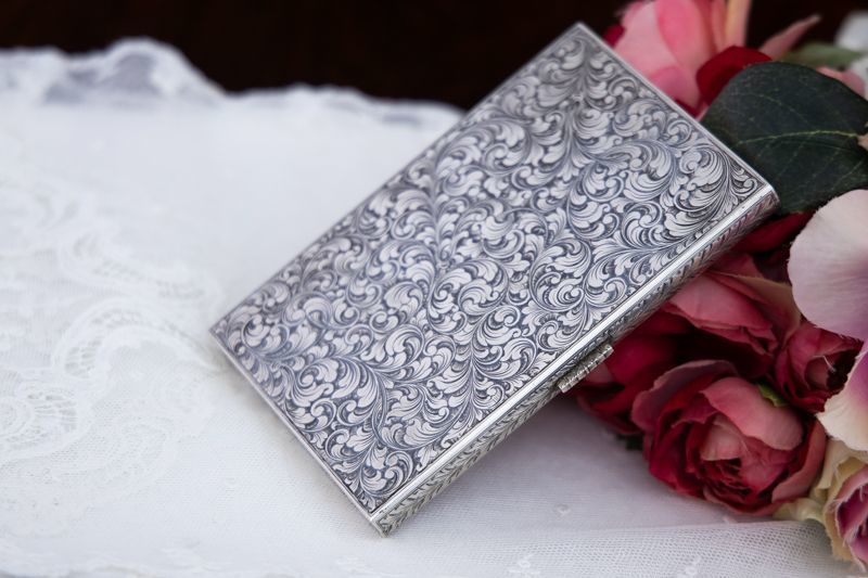 純銀製(800) ドイツ製 手彫りスクロール装飾 シガレットケース