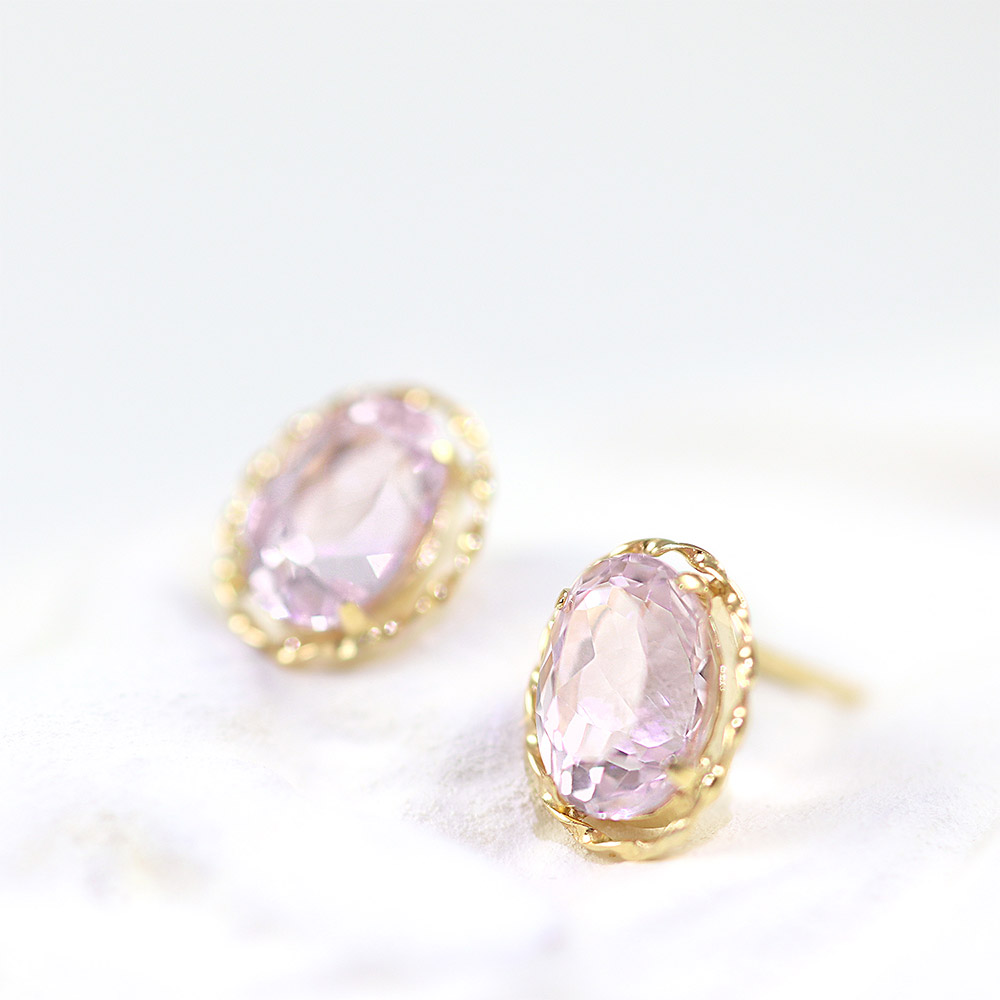 アクセサリーのプレゼント K18YG 9月誕生石 クンツァイト ピアス 18金