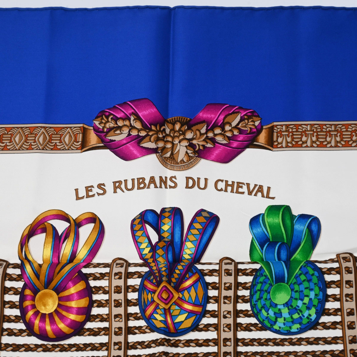 エルメス カレ 90 LES RUBANS DU CHEVAL ブルー/ホワイト シルク100