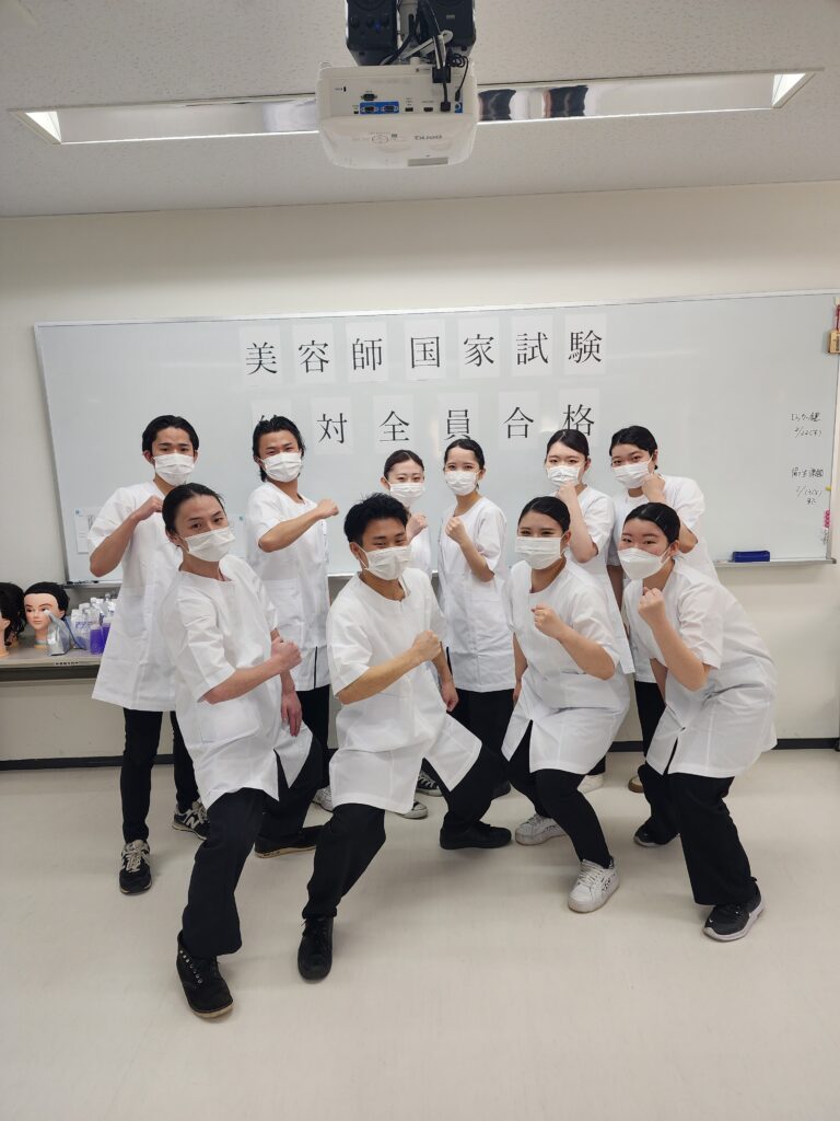 第49回 美容師国家試験合格発表 5年連続全員合格‼ - 穴吹学園 専門