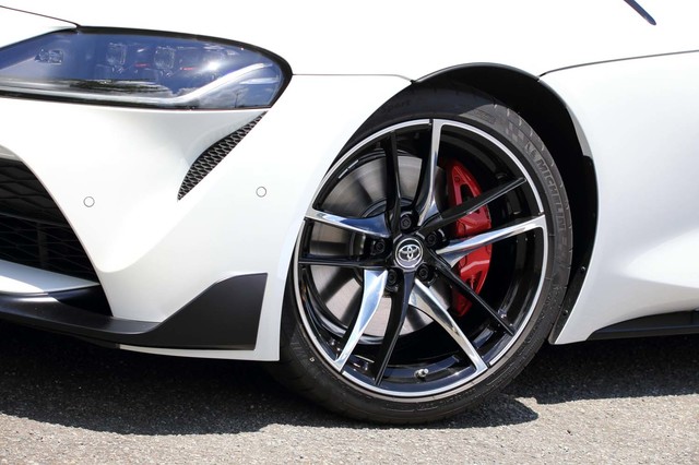 トヨタ・スープラRZ（FR/8AT）／スープラSZ-R（FR/8AT）／スープラSZ