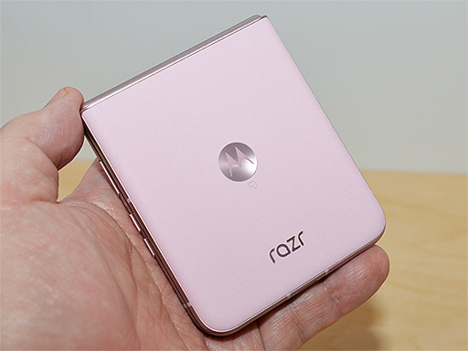 写真で見る「motorola razr 60」。手ごろな価格のミドルクラス市場向け