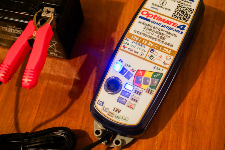 バイクバッテリーの充電はOptiMate 4 Quad Programにお任せ！1台あれば