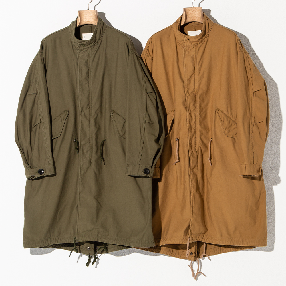 Fish Tail Coat-Stand Collar