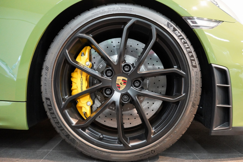 ポルシェ 718スパイダー 6MT ワンオーナー 左H PTSカラー/オリーブ