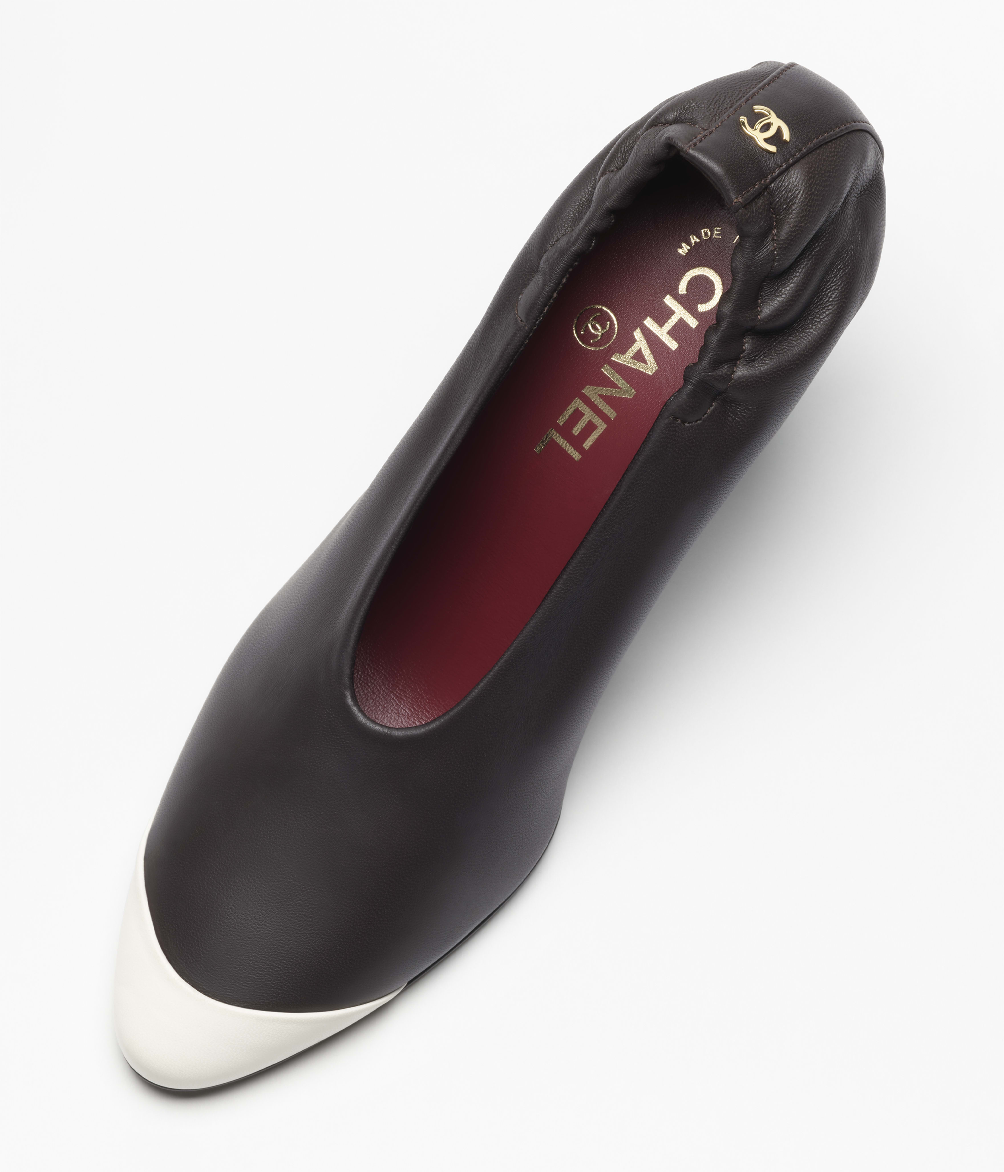 パンプス - ラムスキン、ダークブラウン & アイボリー — ファッション