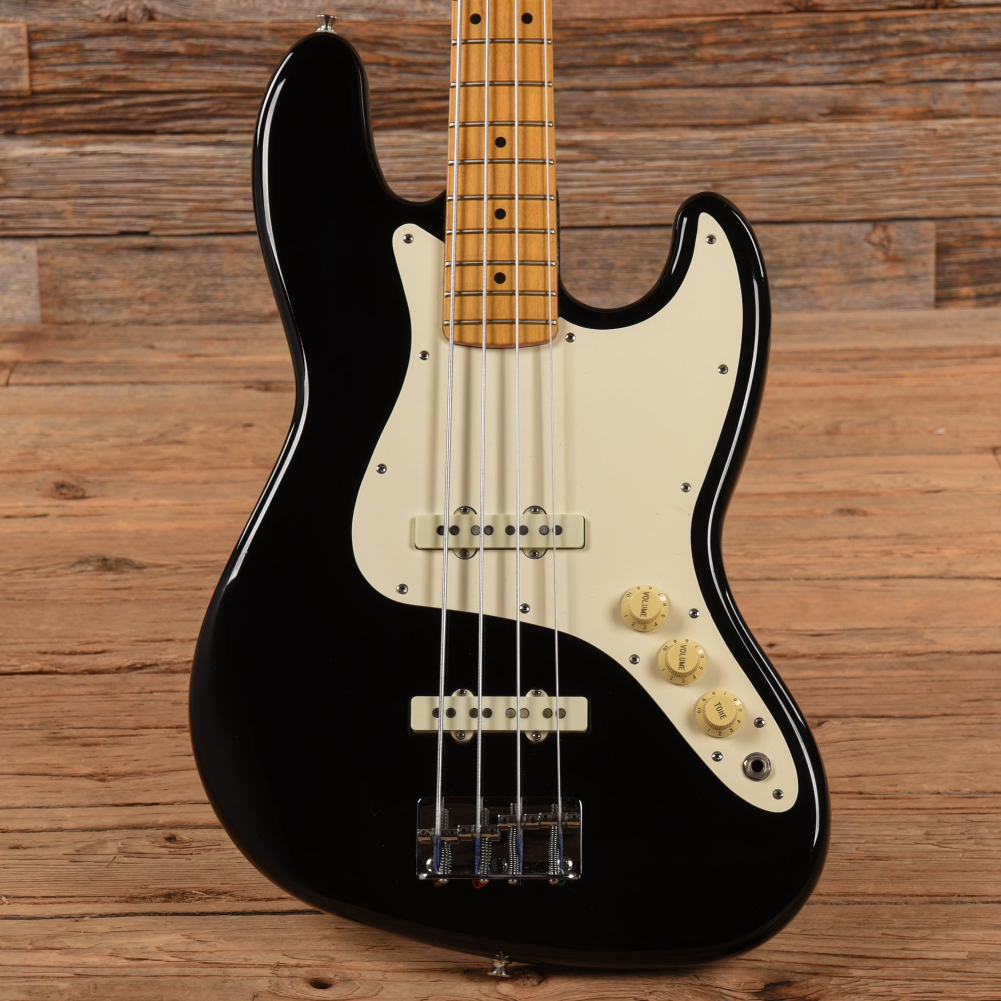 Fender Jazz Bass Black 1984 – Chicago Music Exchange