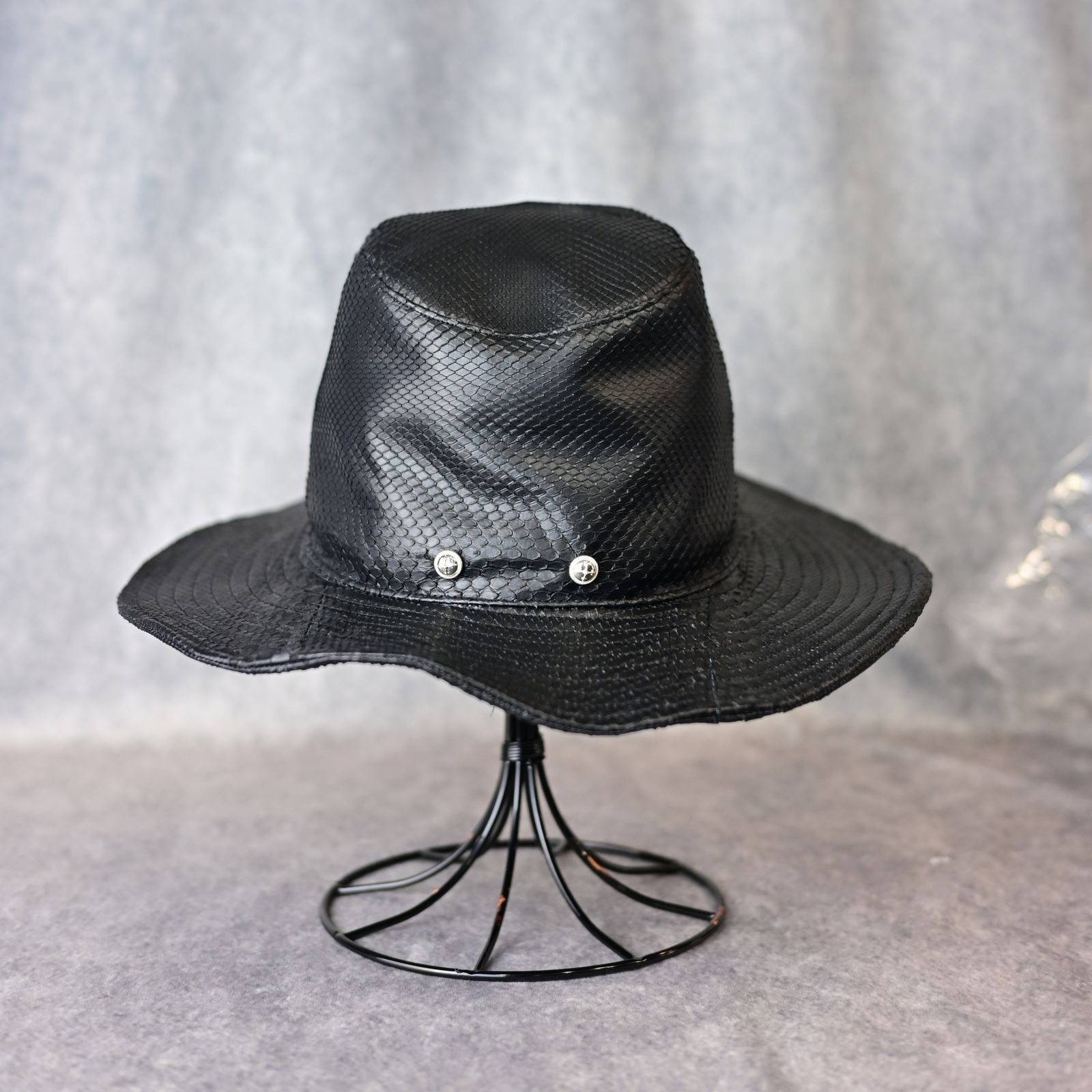 ISAMU KATAYAMA BACKLASH - オイルパイソン レザーハット (BLACK