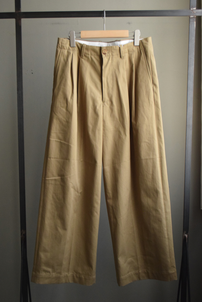 UNIVERSAL PRODUCTS (ユニバーサルプロダクツ) 2TUCK WIDE CHINO