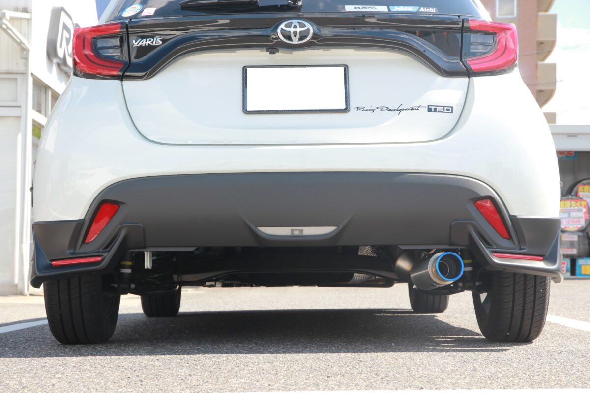 TOYOTA ヤリスのマフラー交換！！フジツボ RIVIDを装着しました
