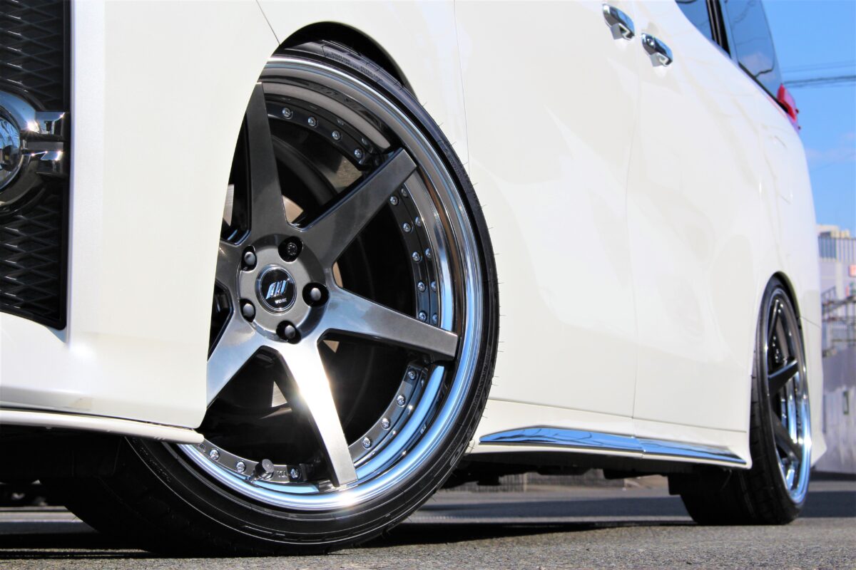 30アルファードにジーストST1 21インチ。前後10J＆特注カラーで装着