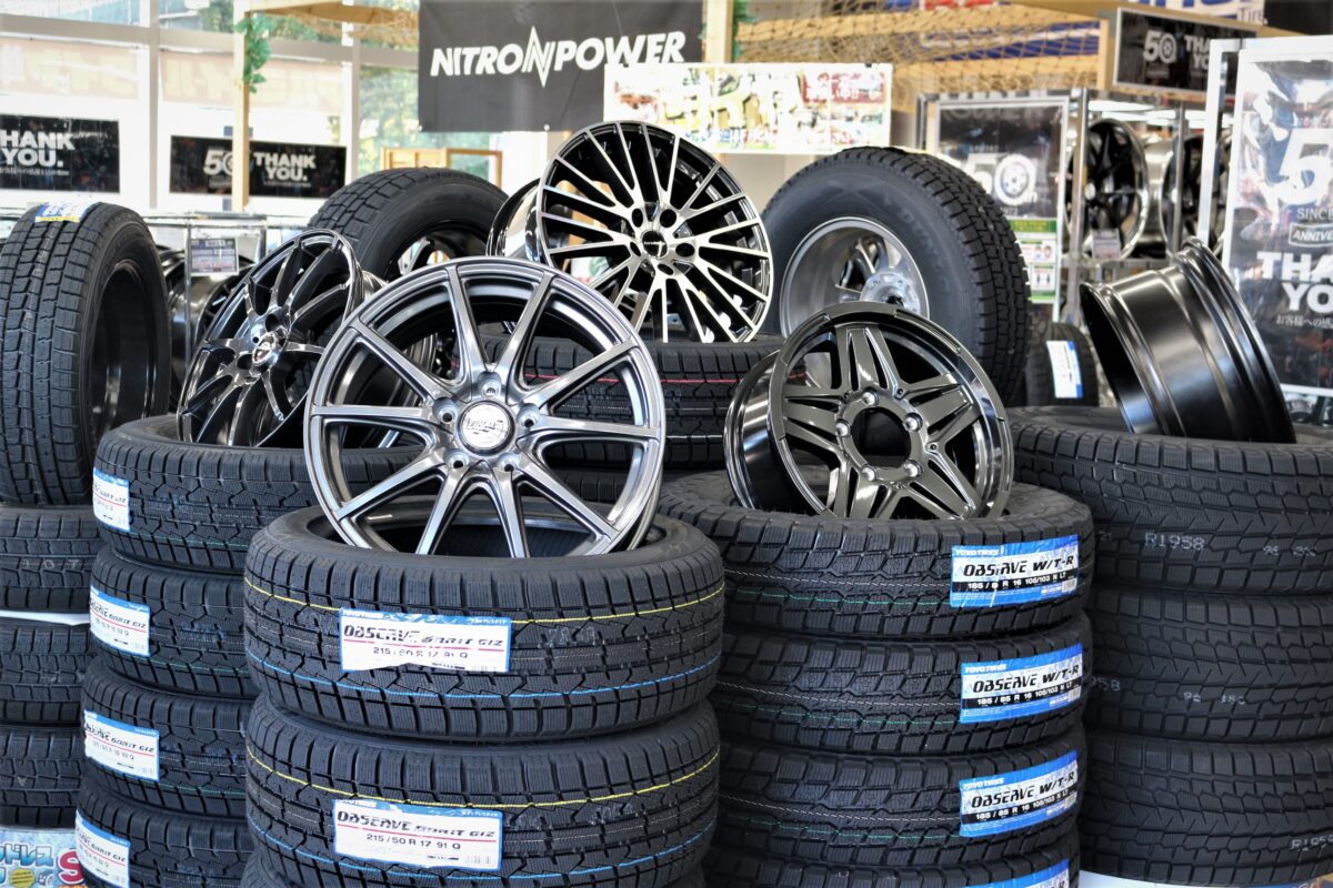 スタッドレスセール開催中】明日2日の朝刊チラシに大特価スタッドレス