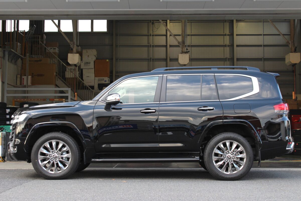 ランクル300のスタッドレス選び☆専用モデル「レプリーザ2」にSJ8+を