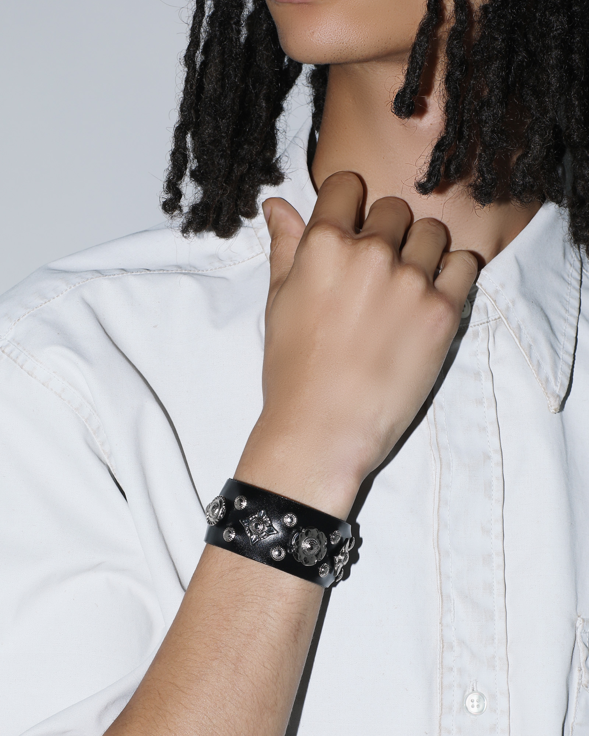 TOGA ARCHIVES】Leather roll bangle - Amanojak.