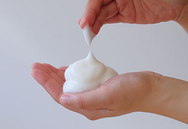 クリーミー ホイップソープ 甘夏＆フランキンセンス 150mL | 国産