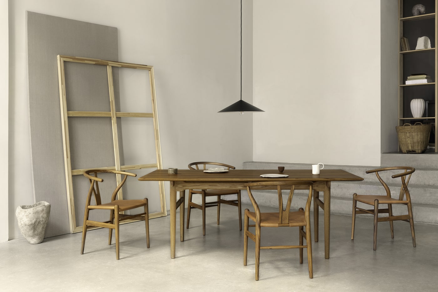 ハンス J. ウェグナーの108回目の誕生日を祝い限定記念モデル「CH24