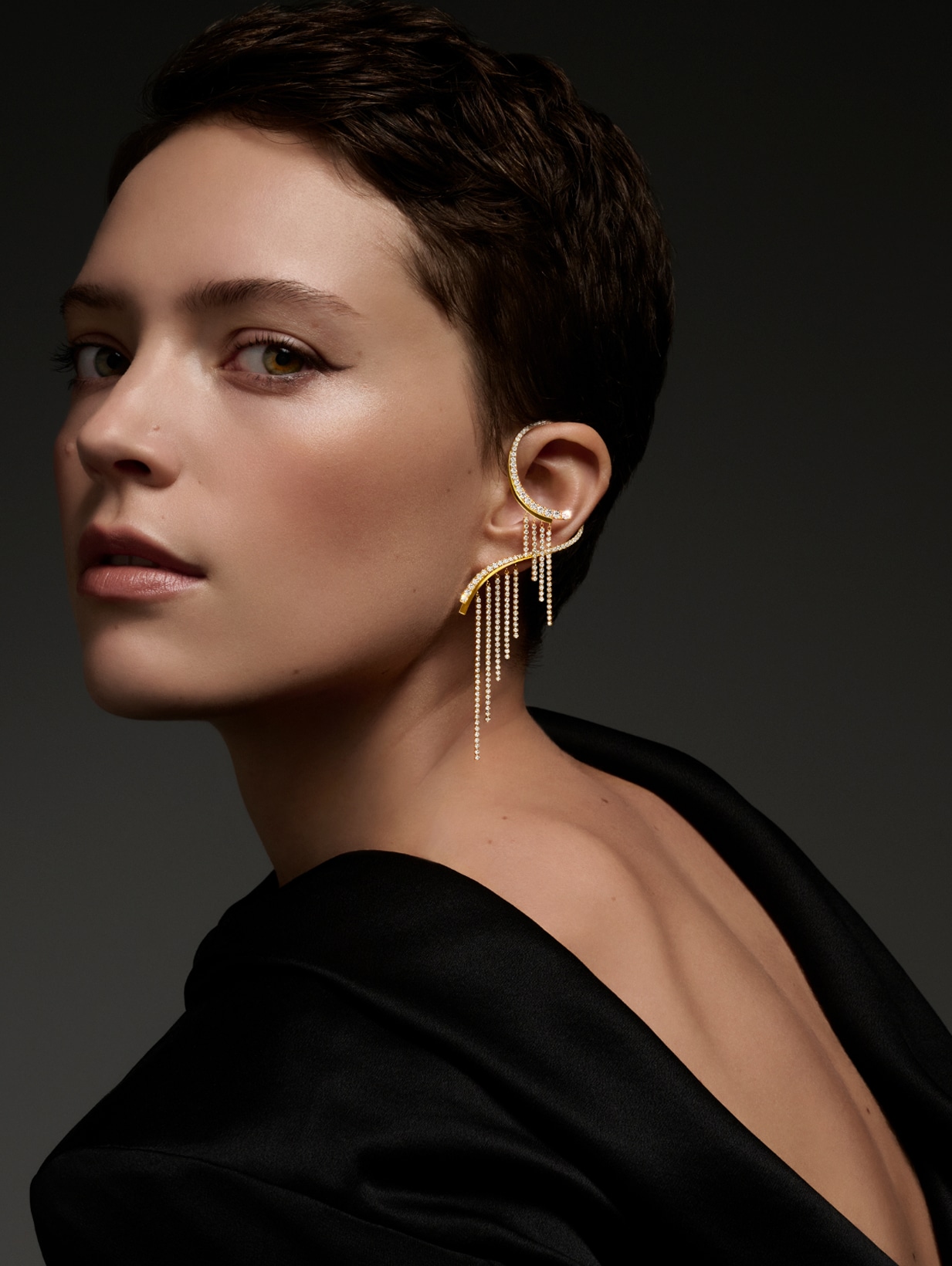 アーカースプリングスタッド（ブルーサファイア） ピアス | AHKAH