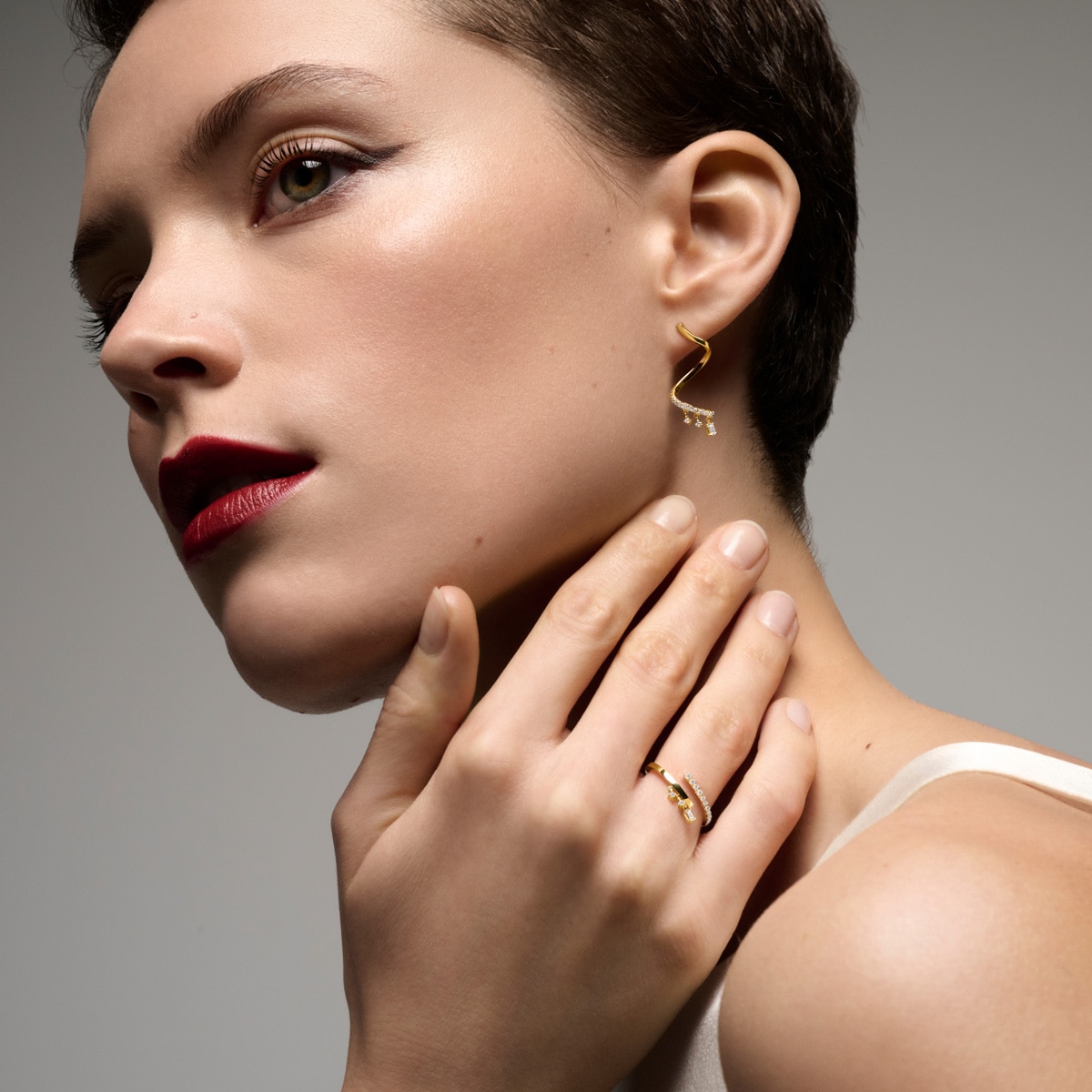 シャンデリアスウェイツイスト リング | AHKAH / アーカー | 【公式