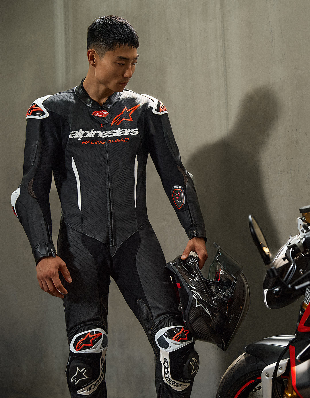 GP-R7 1PC Leather Suit - Motorcycle Suits | Alpinestars®