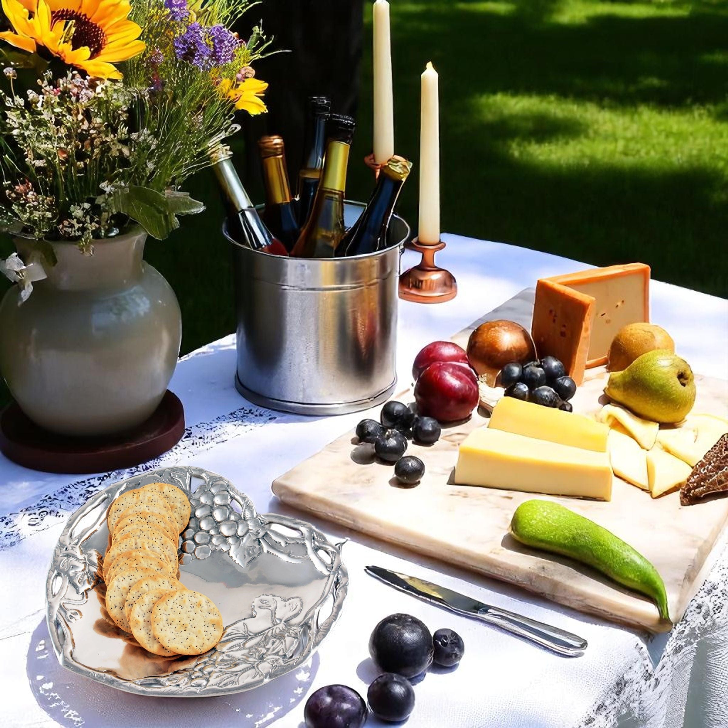Grape Heart Coupe Tray: Timeless design for Romantic Dinners