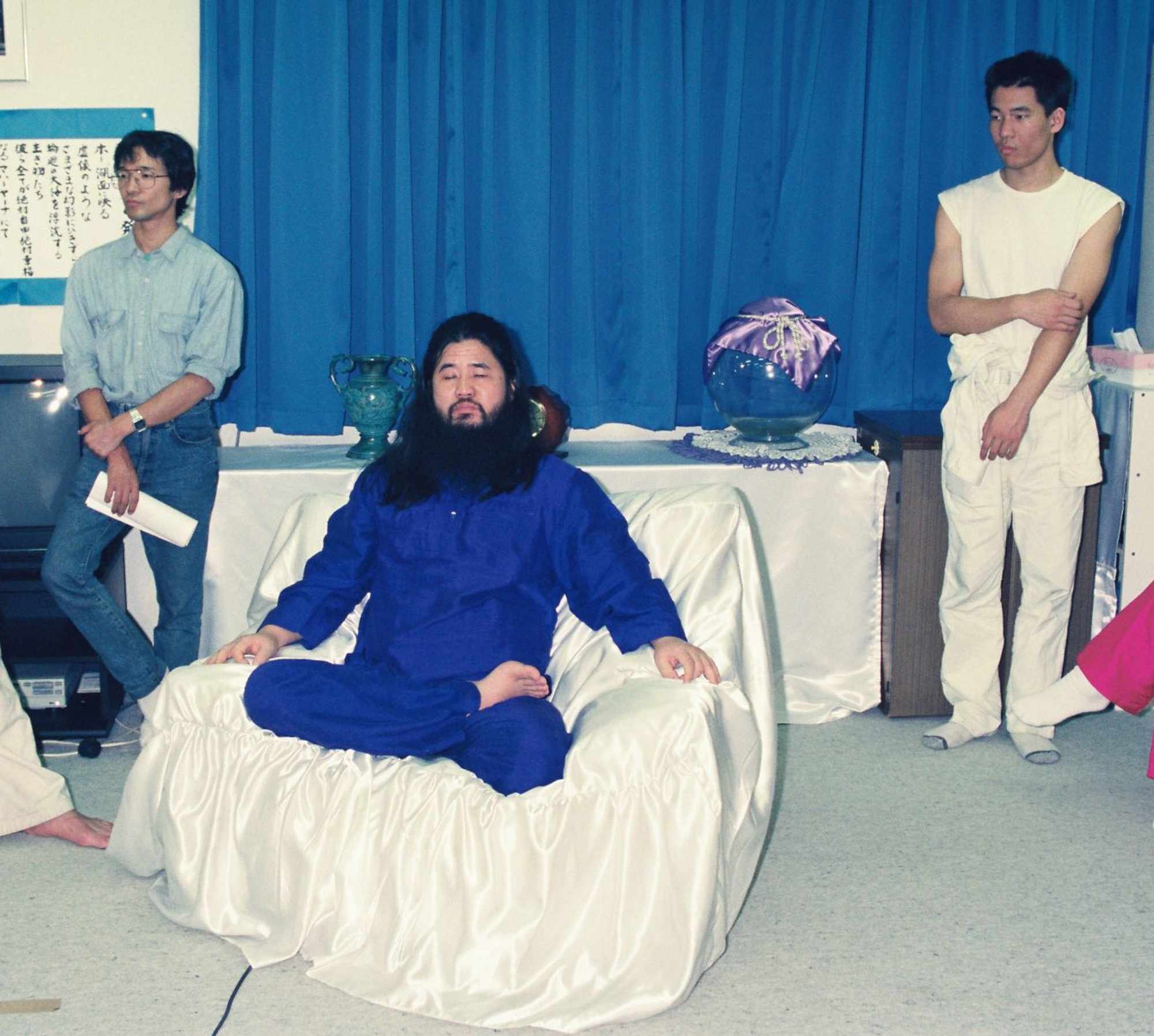 オウム真理教の麻原彰晃（本名＝松本智津夫）代表（当時）＝1990年