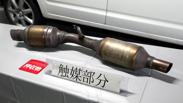 古い年式ほど狙い目？ プリウス盗んだ疑い 触媒の貴金属狙いか：朝日新聞